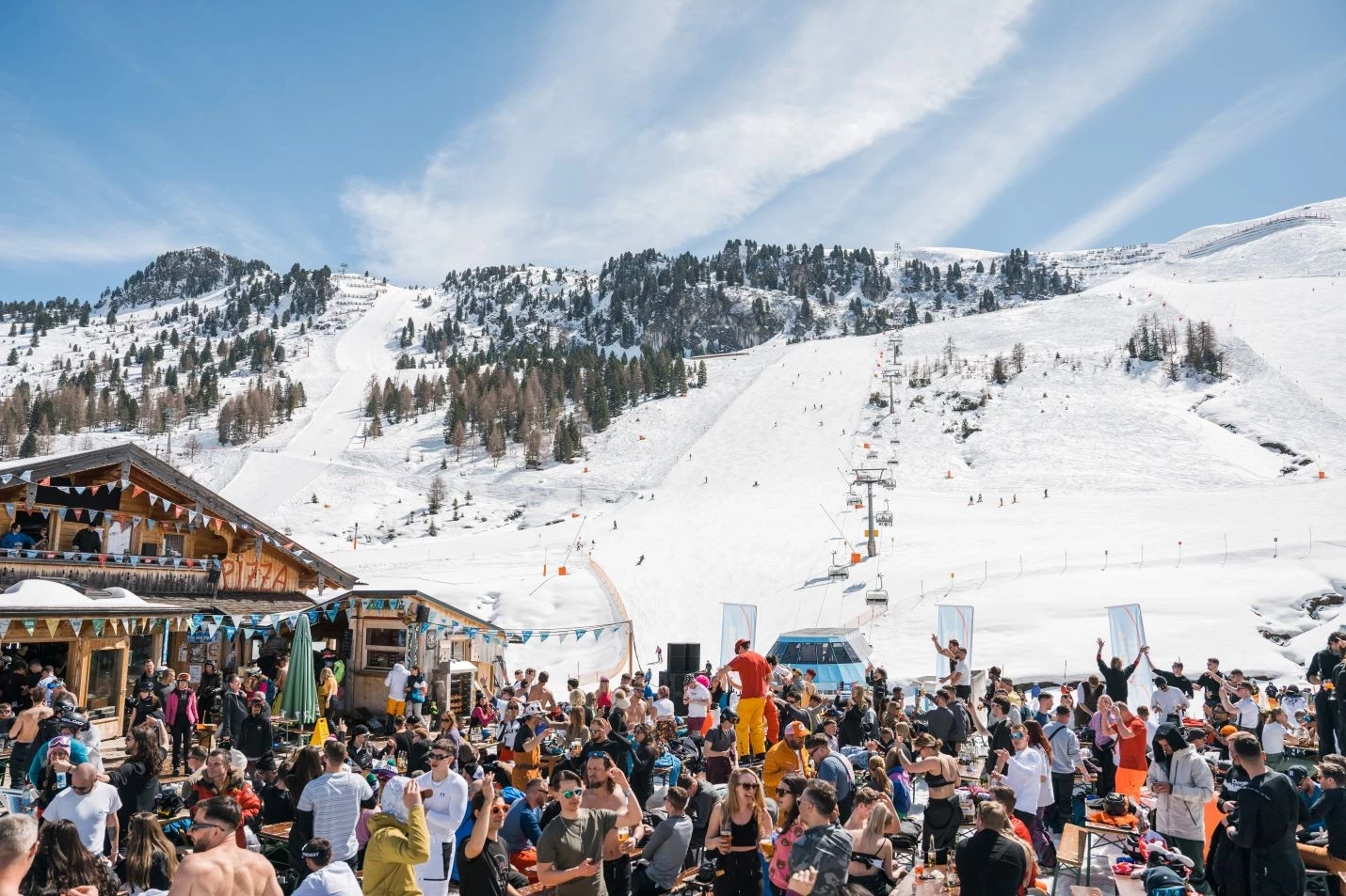 A large crowd of Snowbombers partying in the mountains